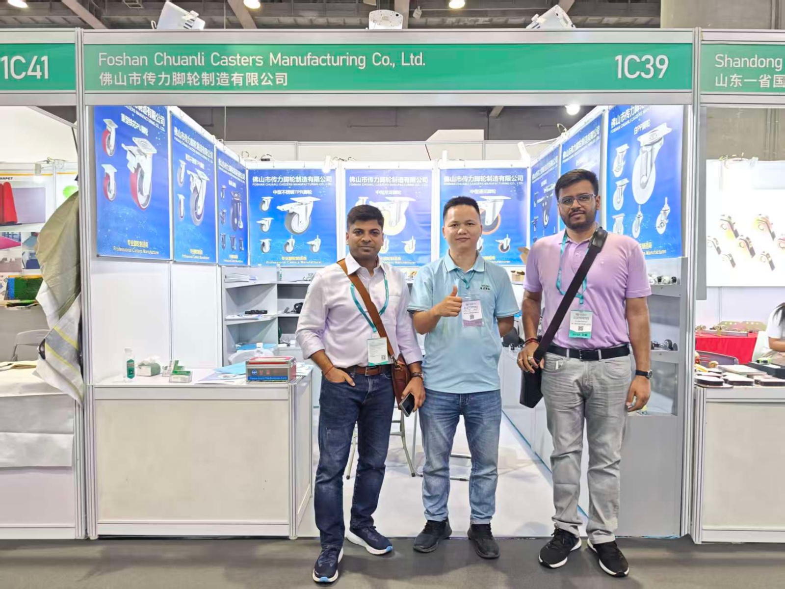 Kolečka CMCL předvádí komplexní řadu vysoce kvalitních koleček, která září vedle kantonského veletrhu